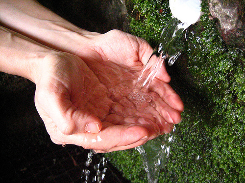 "El agua es nuestra fuente de vida y un regalo sagrado, cuidémosla!"